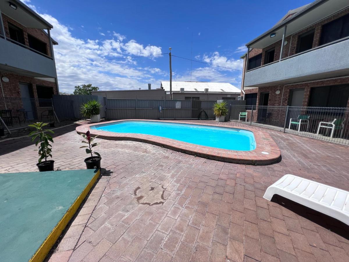 Spa Village Travel Inn Moree Esterno foto