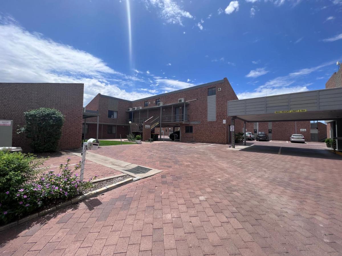 Spa Village Travel Inn Moree Esterno foto