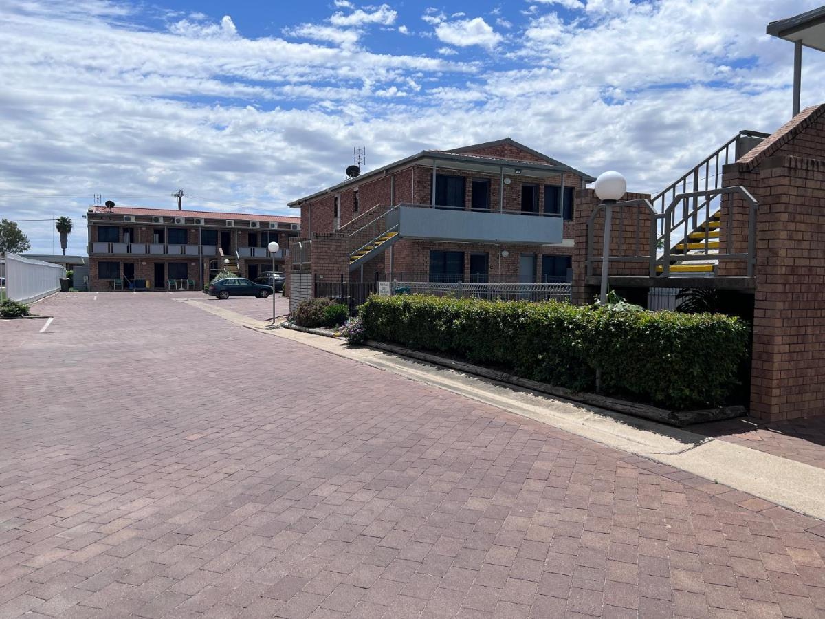 Spa Village Travel Inn Moree Esterno foto