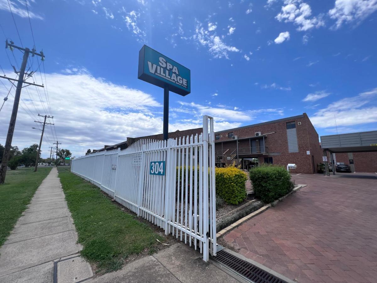 Spa Village Travel Inn Moree Esterno foto