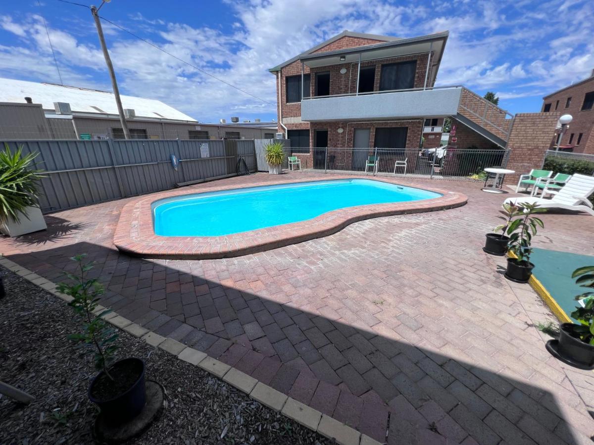Spa Village Travel Inn Moree Esterno foto