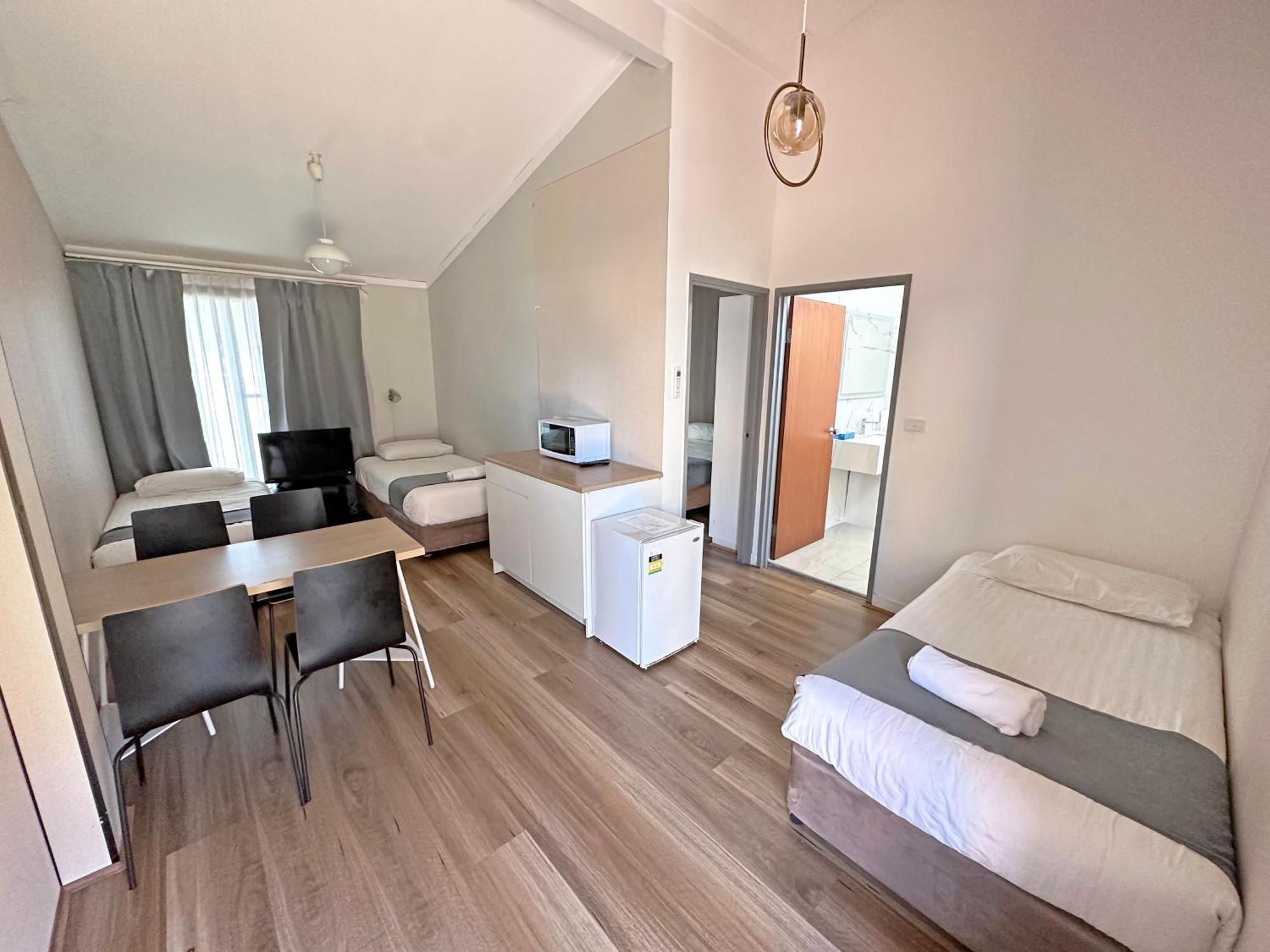 Spa Village Travel Inn Moree Esterno foto