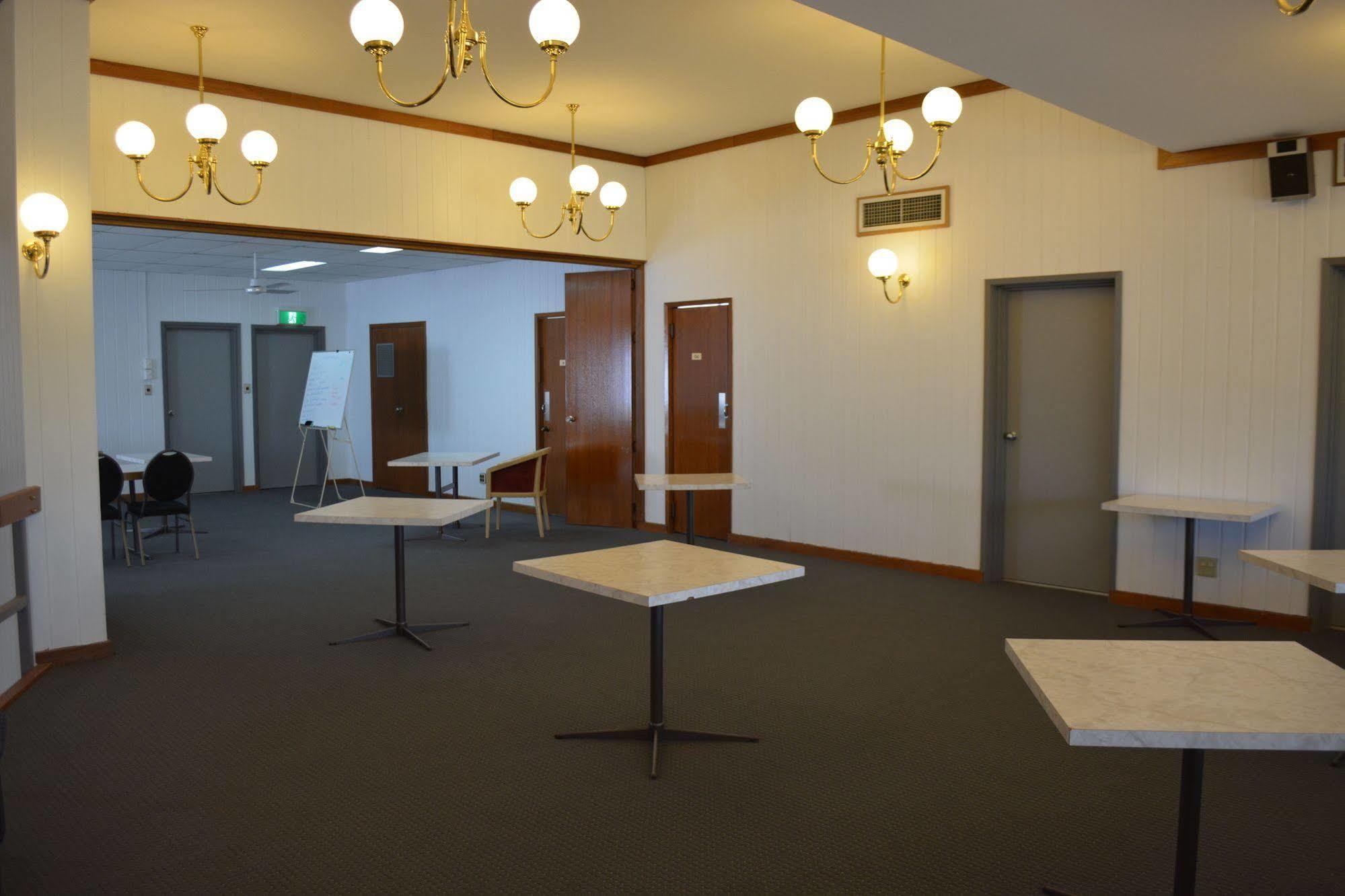 Spa Village Travel Inn Moree Esterno foto